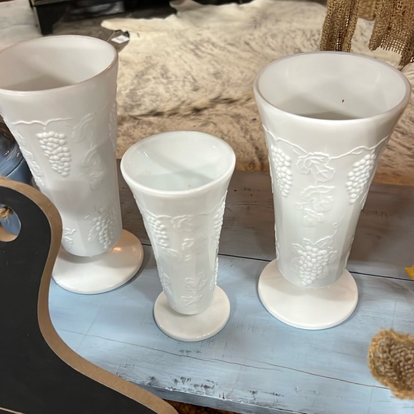 Milk Glass vases - Picture 1 of 1